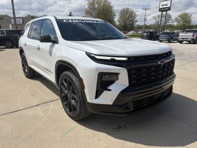2025 Chevrolet Traverse RS in Iridescent Pearl Tricoat — front three-quarter view